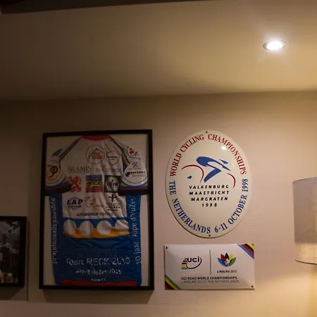 Hulsman 팔켄뷔르흐안더횔